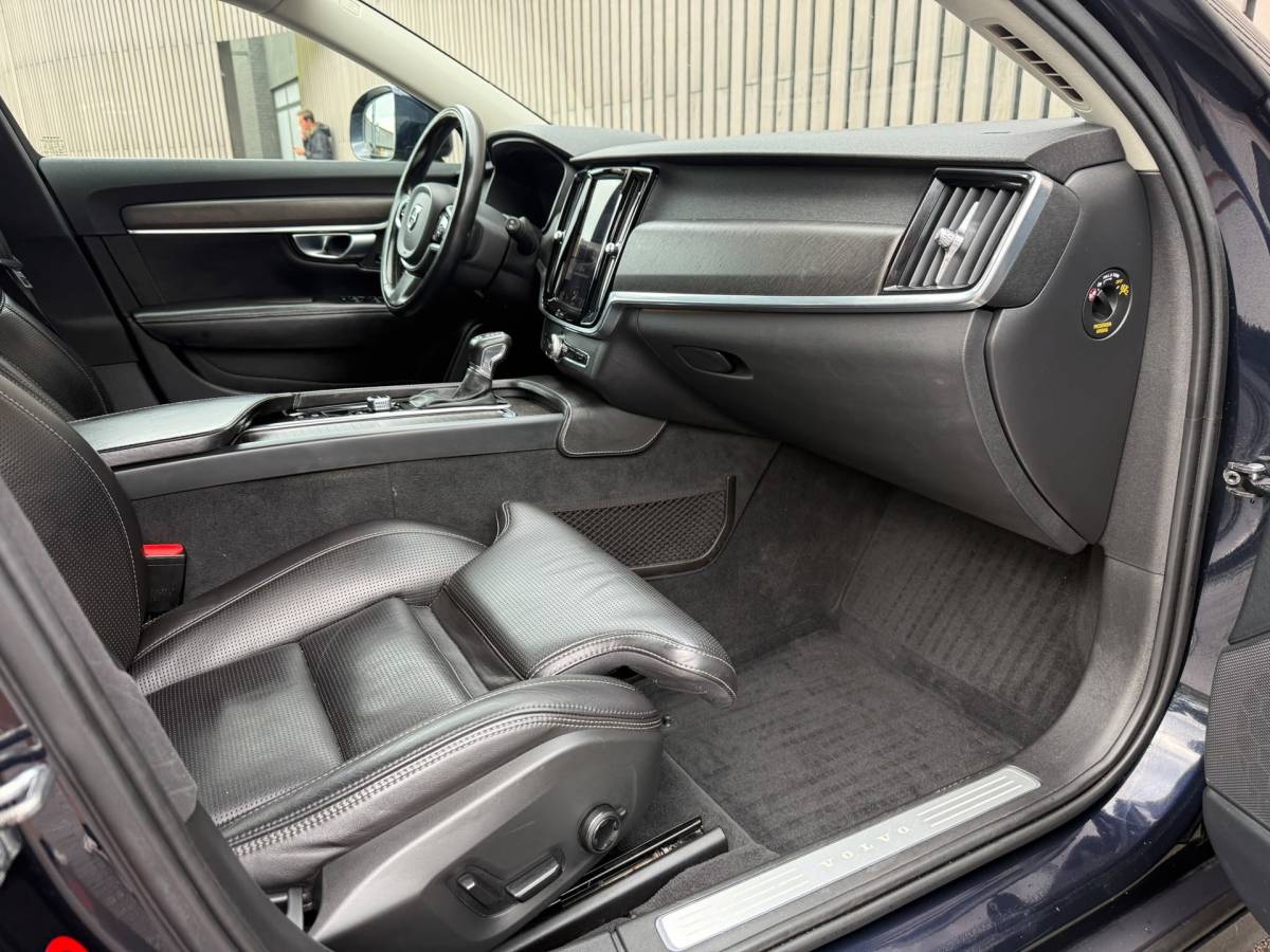 Volvo V90 Volvo V90 Cross Country 2.0 D4 Pro AWD / Zeer netjes!