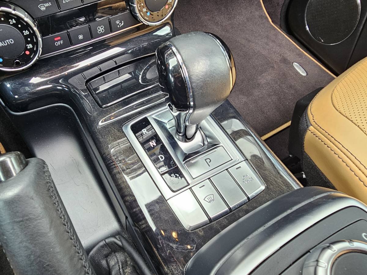Mercedes-Benz G-Klasse Mercedes-Benz G-klasse 350 BLUETEC 211PK | Distronic | Schuif/kantel dak | Designo | Stoelverwarming/verkoeling | Stuurverw. | Trekhaak | Elek. stoelen + memory | Camera | Standverwarming | Grijs kenteken | Vol |