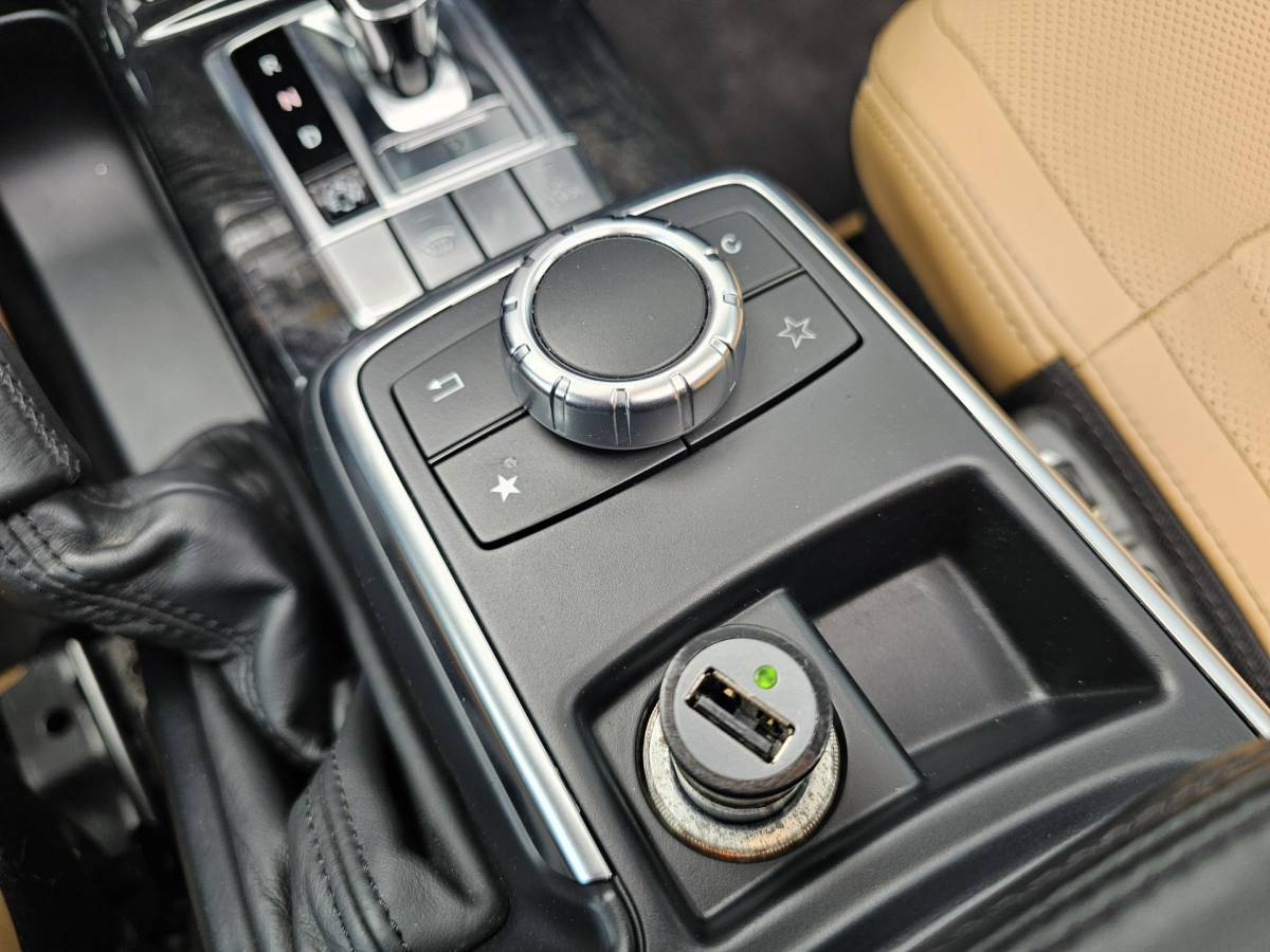 Mercedes-Benz G-Klasse Mercedes-Benz G-klasse 350 BLUETEC 211PK | Distronic | Schuif/kantel dak | Designo | Stoelverwarming/verkoeling | Stuurverw. | Trekhaak | Elek. stoelen + memory | Camera | Standverwarming | Grijs kenteken | Vol |
