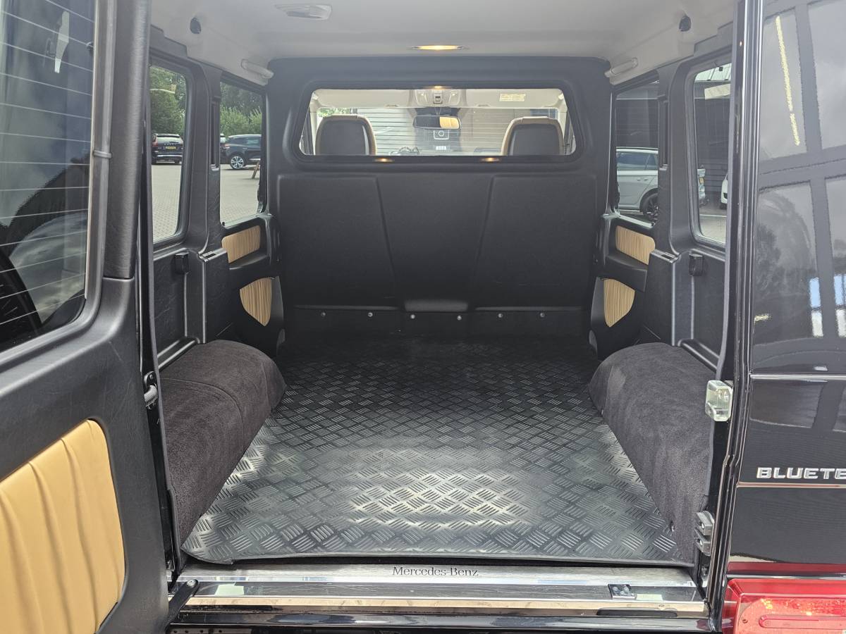 Mercedes-Benz G-Klasse Mercedes-Benz G-klasse 350 BLUETEC 211PK | Distronic | Schuif/kantel dak | Designo | Stoelverwarming/verkoeling | Stuurverw. | Trekhaak | Elek. stoelen + memory | Camera | Standverwarming | Grijs kenteken | Vol |