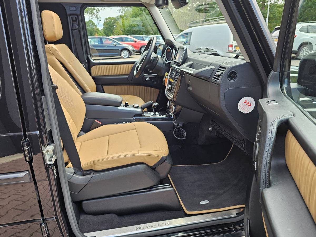 Mercedes-Benz G-Klasse Mercedes-Benz G-klasse 350 BLUETEC 211PK | Distronic | Schuif/kantel dak | Designo | Stoelverwarming/verkoeling | Stuurverw. | Trekhaak | Elek. stoelen + memory | Camera | Standverwarming | Grijs kenteken | Vol |