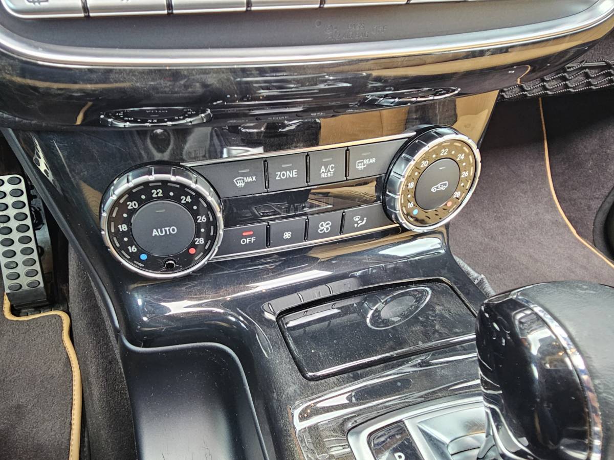 Mercedes-Benz G-Klasse Mercedes-Benz G-klasse 350 BLUETEC 211PK | Distronic | Schuif/kantel dak | Designo | Stoelverwarming/verkoeling | Stuurverw. | Trekhaak | Elek. stoelen + memory | Camera | Standverwarming | Grijs kenteken | Vol |