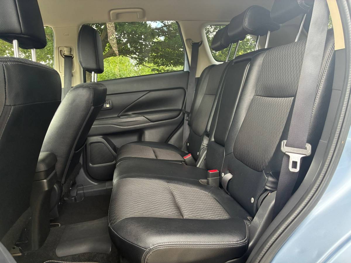 Mitsubishi Outlander Mitsubishi Outlander 2.0 PHEV Executive Edition | Half leder + Clima + Cruise nu € 9.975,-!!!
