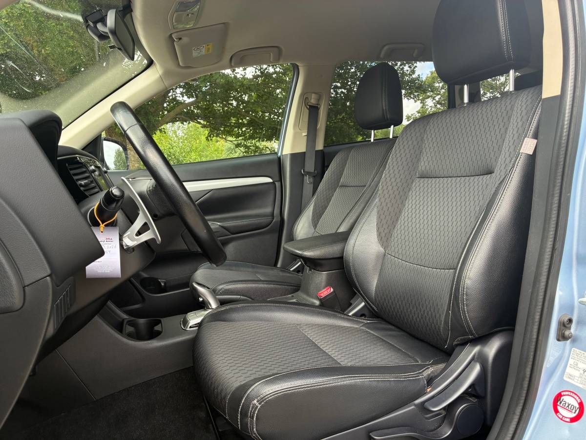 Mitsubishi Outlander Mitsubishi Outlander 2.0 PHEV Executive Edition | Half leder + Clima + Cruise nu € 9.975,-!!!