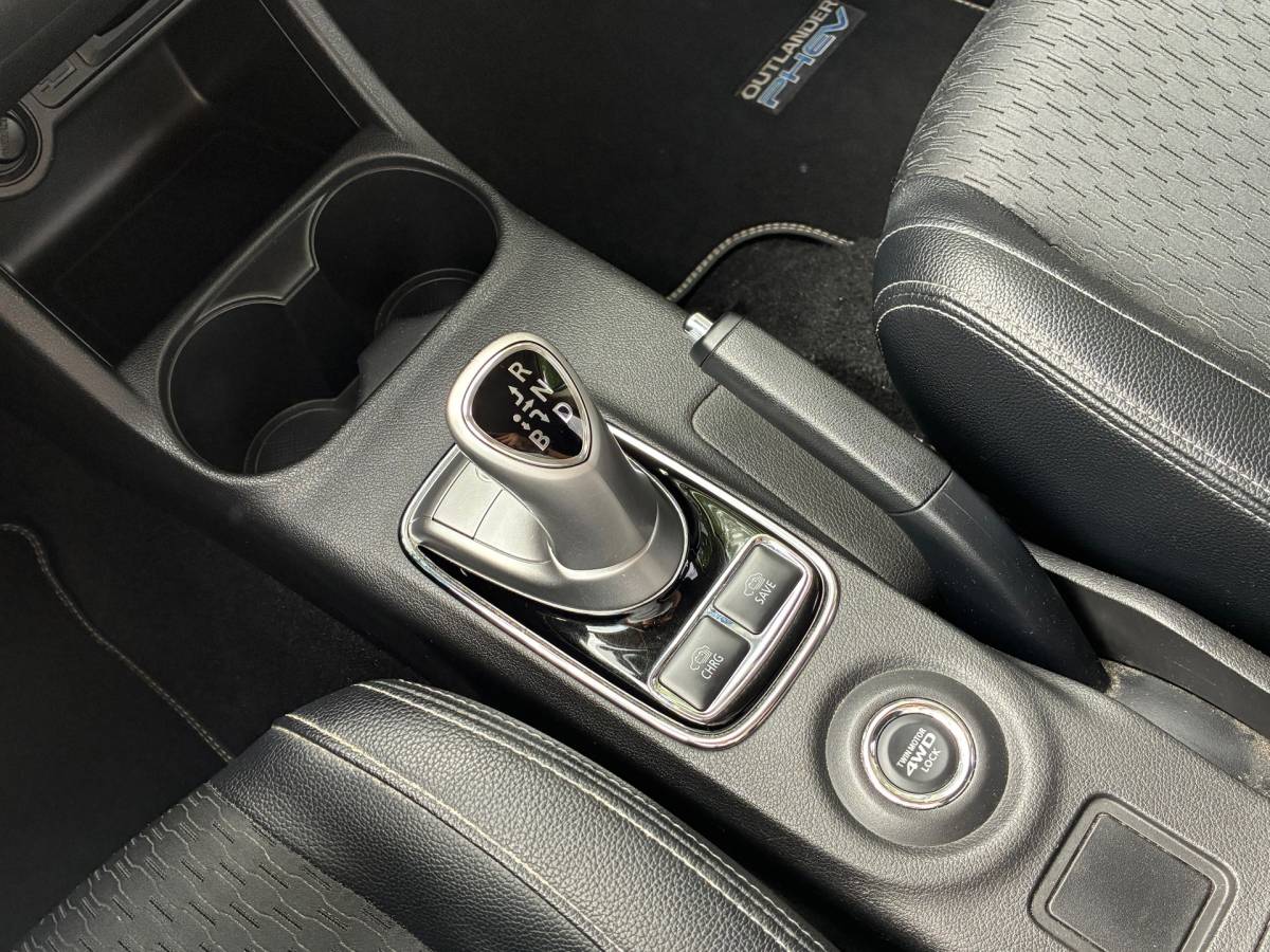 Mitsubishi Outlander Mitsubishi Outlander 2.0 PHEV Executive Edition | Half leder + Clima + Cruise nu € 9.975,-!!!