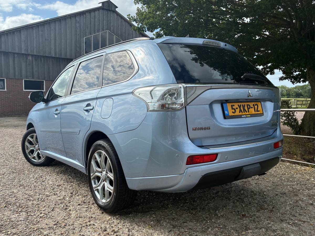 Mitsubishi Outlander Mitsubishi Outlander 2.0 PHEV Executive Edition | Half leder + Clima + Cruise nu € 9.975,-!!!