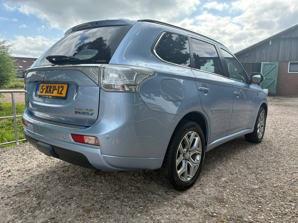 Mitsubishi Outlander Mitsubishi Outlander 2.0 PHEV Executive Edition | Half leder + Clima + Cruise nu € 9.975,-!!!
