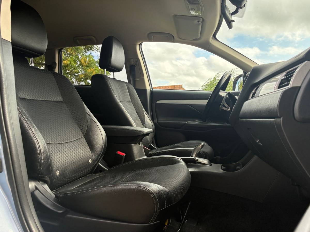 Mitsubishi Outlander Mitsubishi Outlander 2.0 PHEV Executive Edition | Half leder + Clima + Cruise nu € 9.975,-!!!