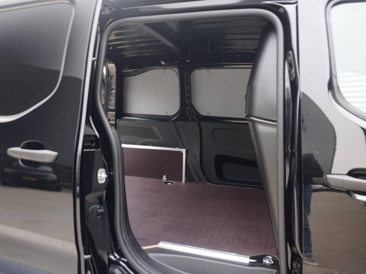 Opel Combo-e Opel Combo Electric L2 50kWh | camera | Apple Carplay/Android Auto  | laadruimtebetimmering | Comfort stoelen | rijklaarprijs