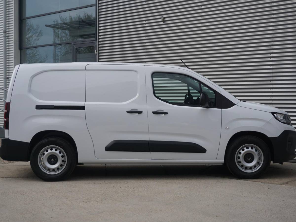 Opel Combo-e Opel Combo Electric L2 50kWh | 0% rente | camera | Apple Carplay/Android Auto  | laadruimtebetimmering | Comfort stoelen | rijklaarprijs