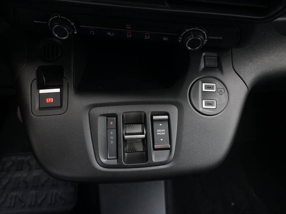 Opel Combo-e Opel Combo Electric L2 50kWh | camera | Apple Carplay/Android Auto  | laadruimtebetimmering | Comfort stoelen | rijklaarprijs