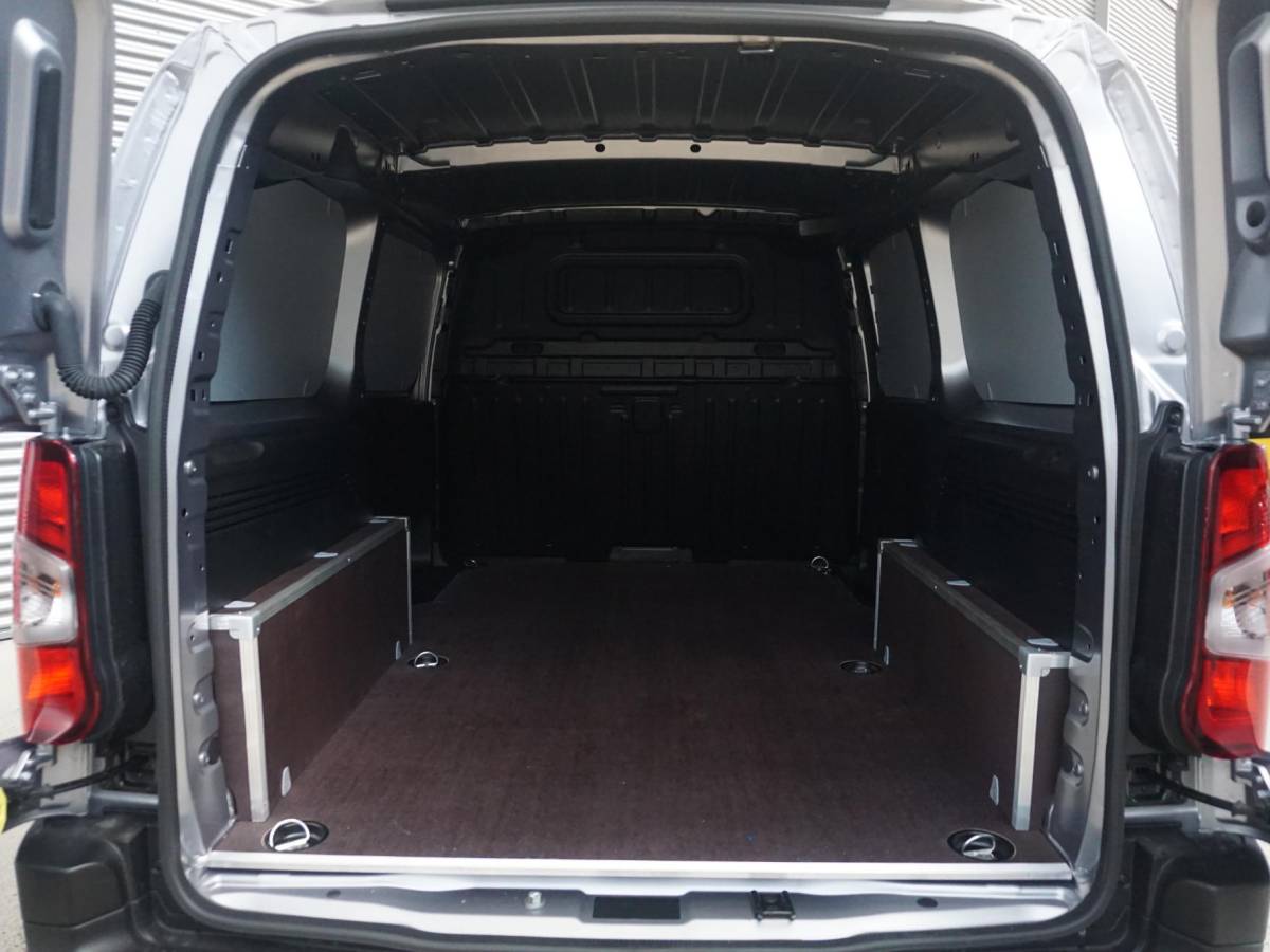 Opel Combo-e Opel Combo Electric L2 50kWh | camera | Apple Carplay/Android Auto  | laadruimtebetimmering | Comfort stoelen | rijklaarprijs