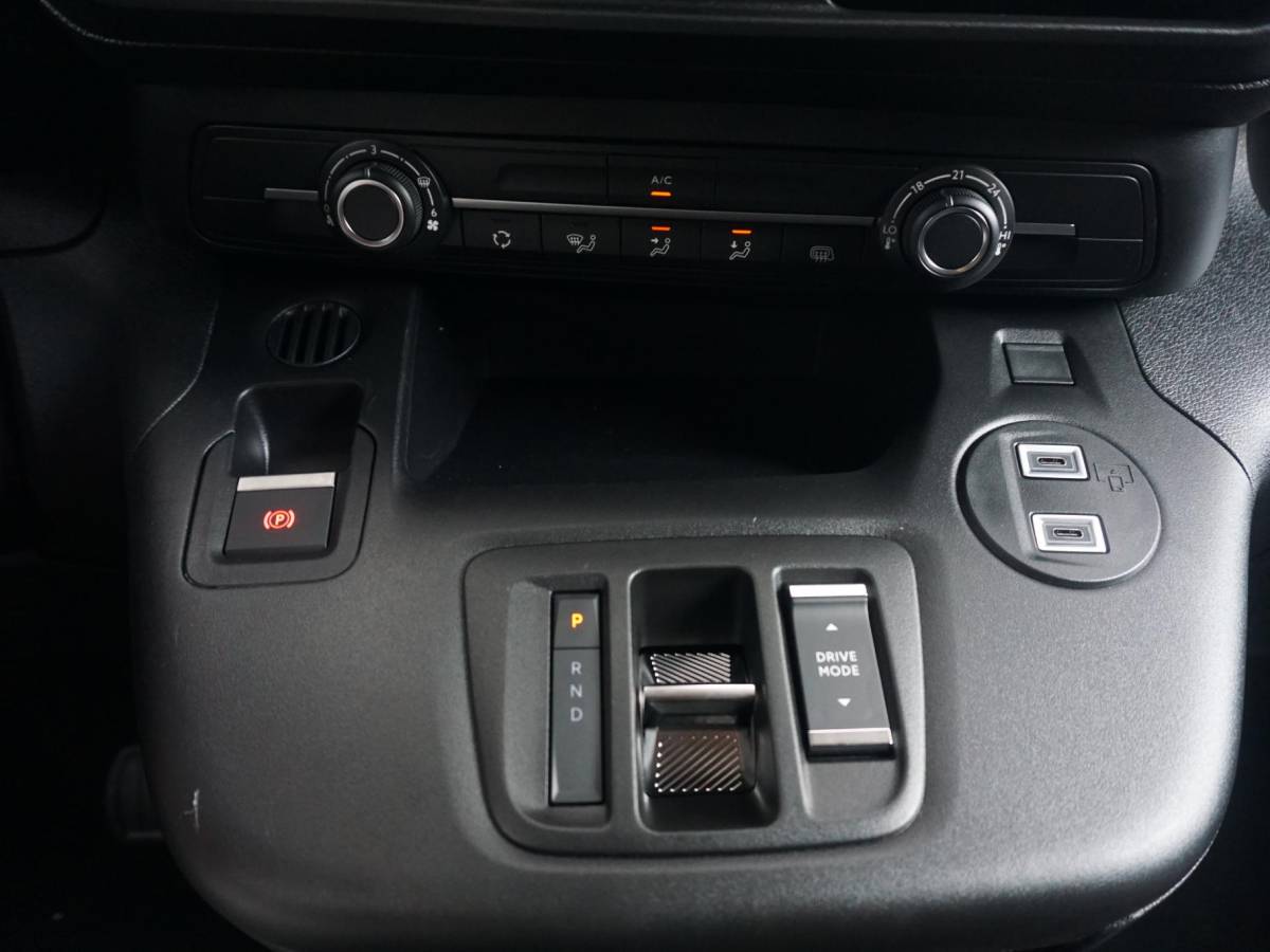 Opel Combo-e Opel Combo Electric L2 50kWh | camera | Apple Carplay/Android Auto  | laadruimtebetimmering | Comfort stoelen | rijklaarprijs