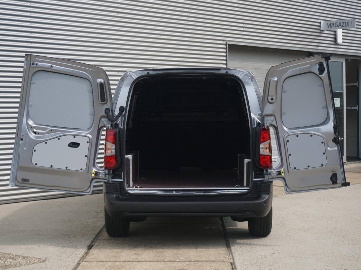 Opel Combo-e Opel Combo Electric L2 50kWh | camera | Apple Carplay/Android Auto  | laadruimtebetimmering | Comfort stoelen | rijklaarprijs
