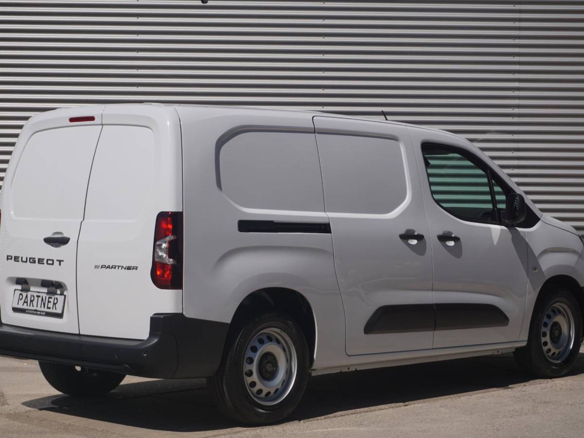 Peugeot e-Partner Peugeot e-Partner L2 50 kWh | tot 8 jaar garantie | camera | Apple Carplay | laadruimtebetimmering | ECO LED koplampen | Comfort stoel | rijklaarprijs