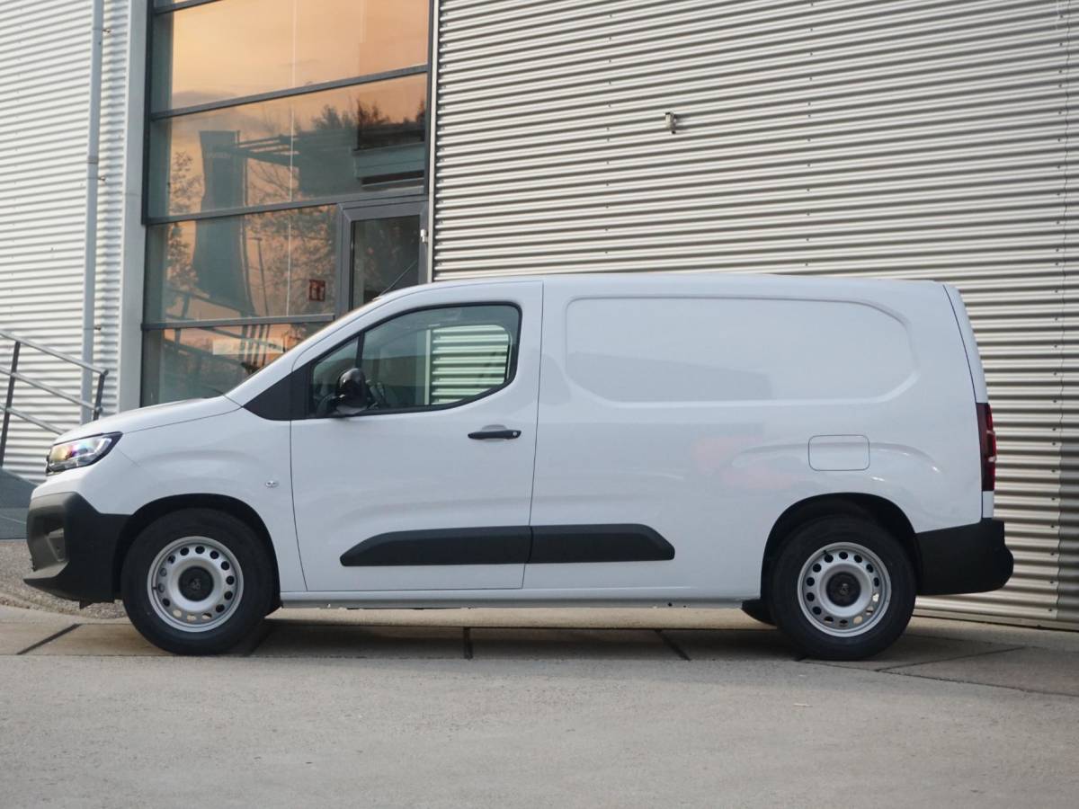 Peugeot e-Partner Peugeot e-Partner L2 50 kWh | tot 8 jaar garantie | camera | Apple Carplay | laadruimtebetimmering | ECO LED koplampen | Comfort stoel | rijklaarprijs