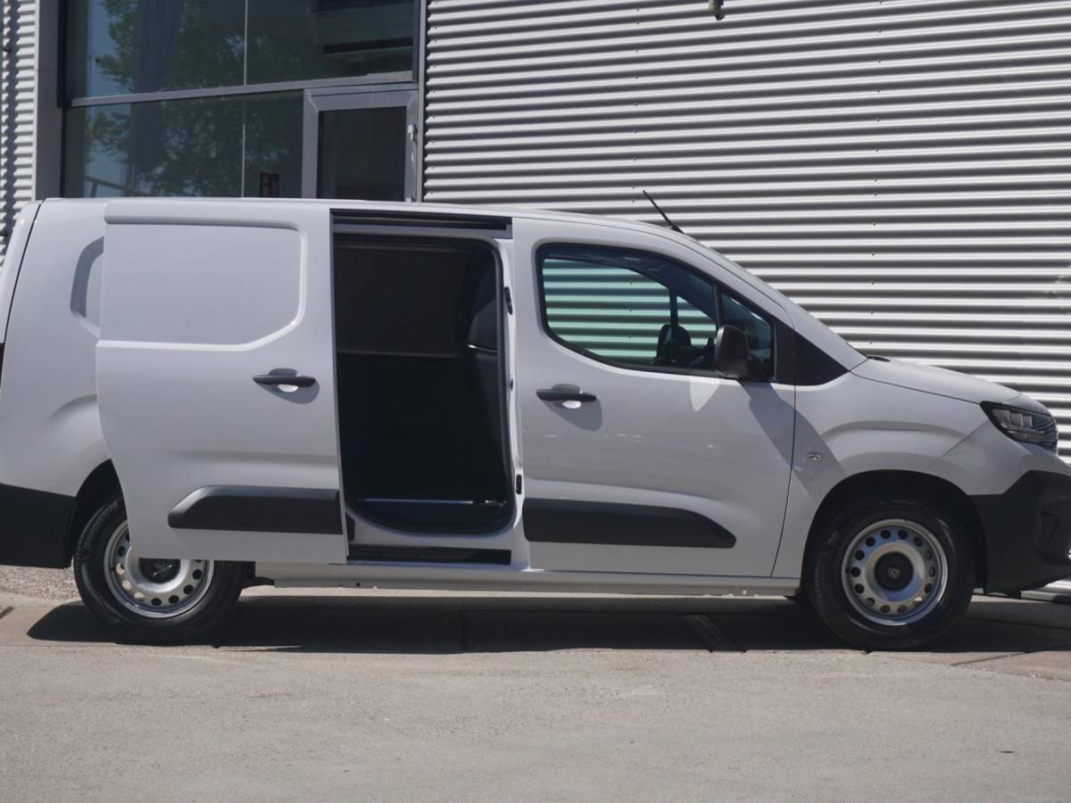 Peugeot e-Partner Peugeot e-Partner L2 50 kWh | tot 8 jaar garantie | camera | Apple Carplay | laadruimtebetimmering | ECO LED koplampen | Comfort stoel | rijklaarprijs
