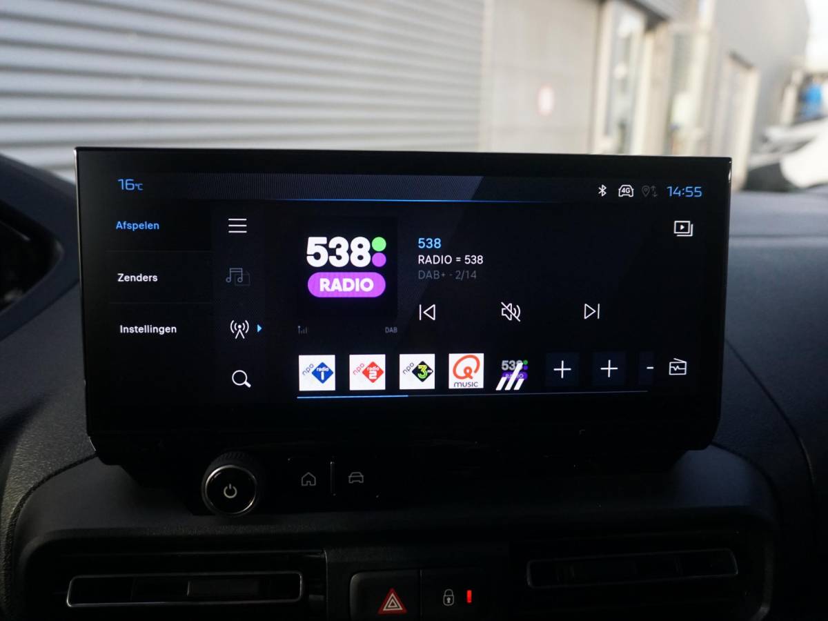 Peugeot e-Partner Peugeot e-Partner L2 50 kWh | 0% rente | camera | Apple Carplay/Android Auto | laadruimtebetimmering | Comfort stoelen | rijklaarprijs