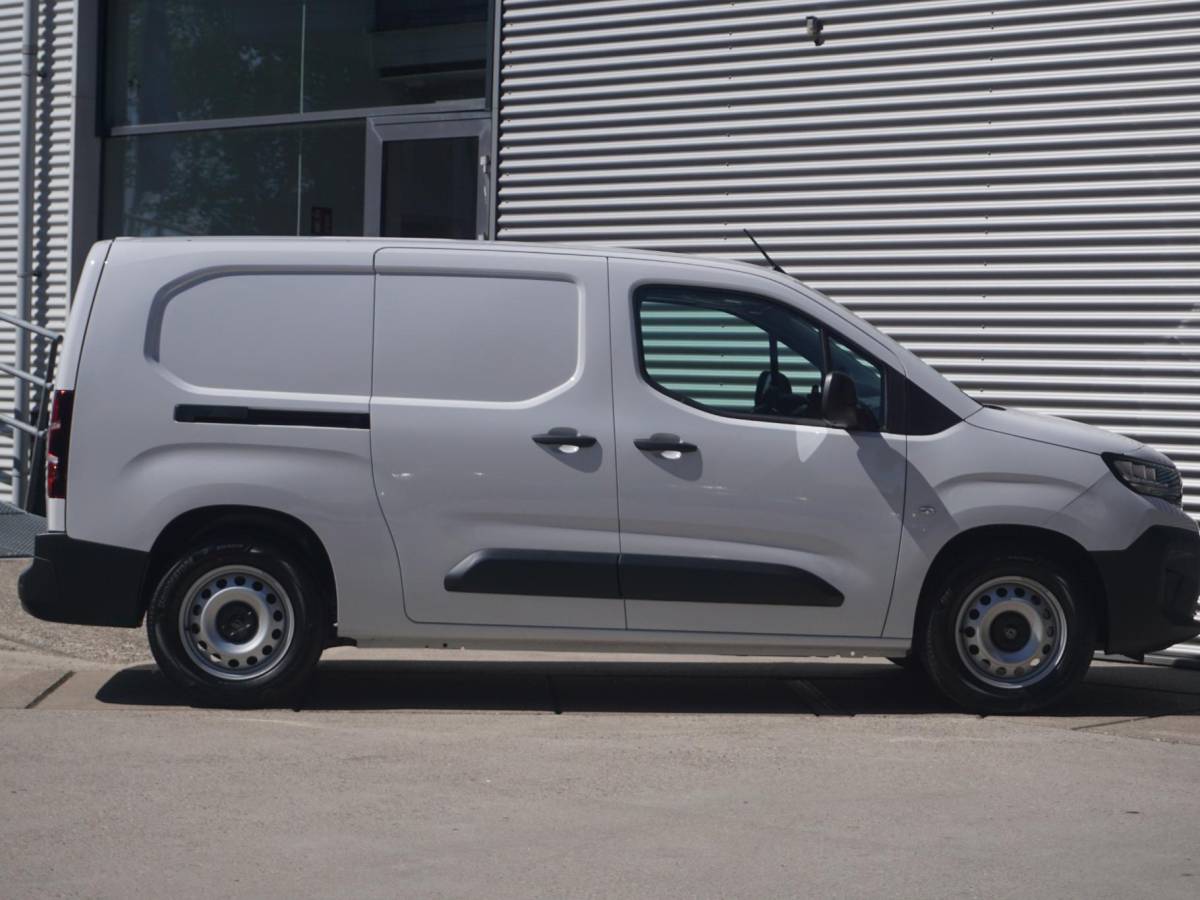 Peugeot e-Partner Peugeot e-Partner L2 50 kWh | 8 jaar garantie | camera | Apple Carplay/Android Auto | laadruimtebetimmering | Comfort stoelen | rijklaarprijs