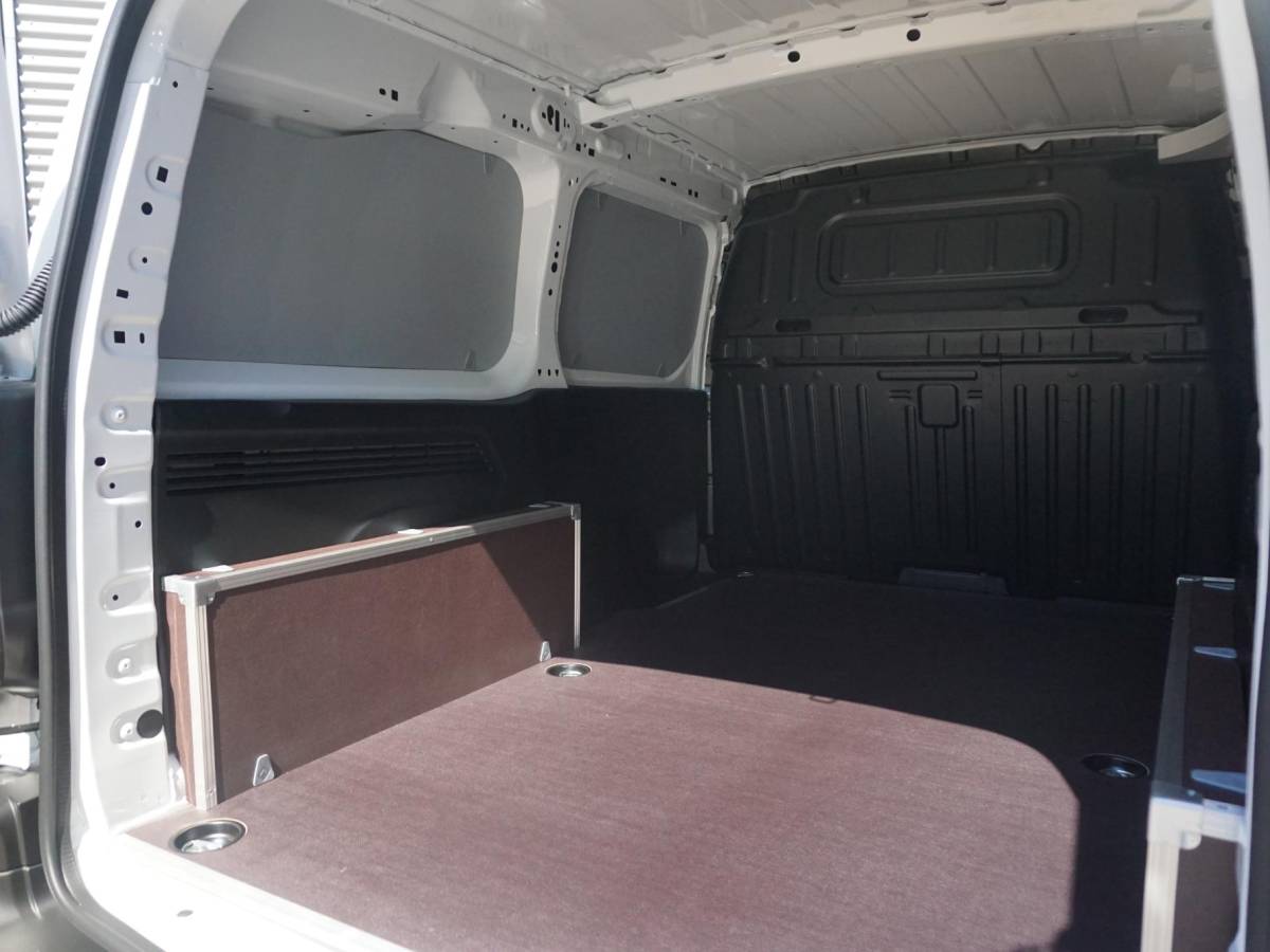 Peugeot e-Partner Peugeot e-Partner L2 50 kWh | 8 jaar garantie | camera | Apple Carplay/Android Auto | laadruimtebetimmering | Comfort stoelen | rijklaarprijs