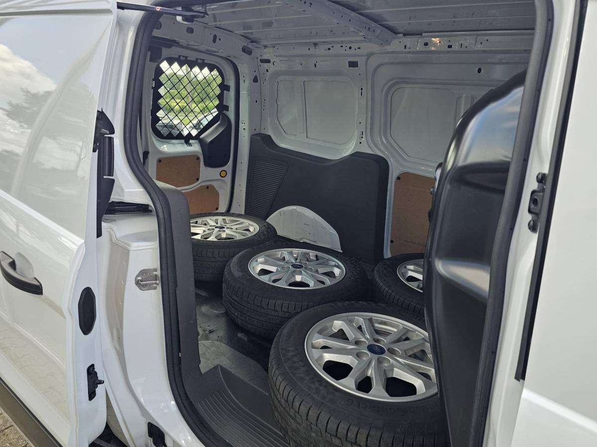 Ford Transit Connect Ford Transit Connect 1.5 EcoBlue L2 Trend 3 zitplaatsen | Navigatie | Achteruitrijcamera | Cruise control | Originele zomerset wordt nog gemonteerd