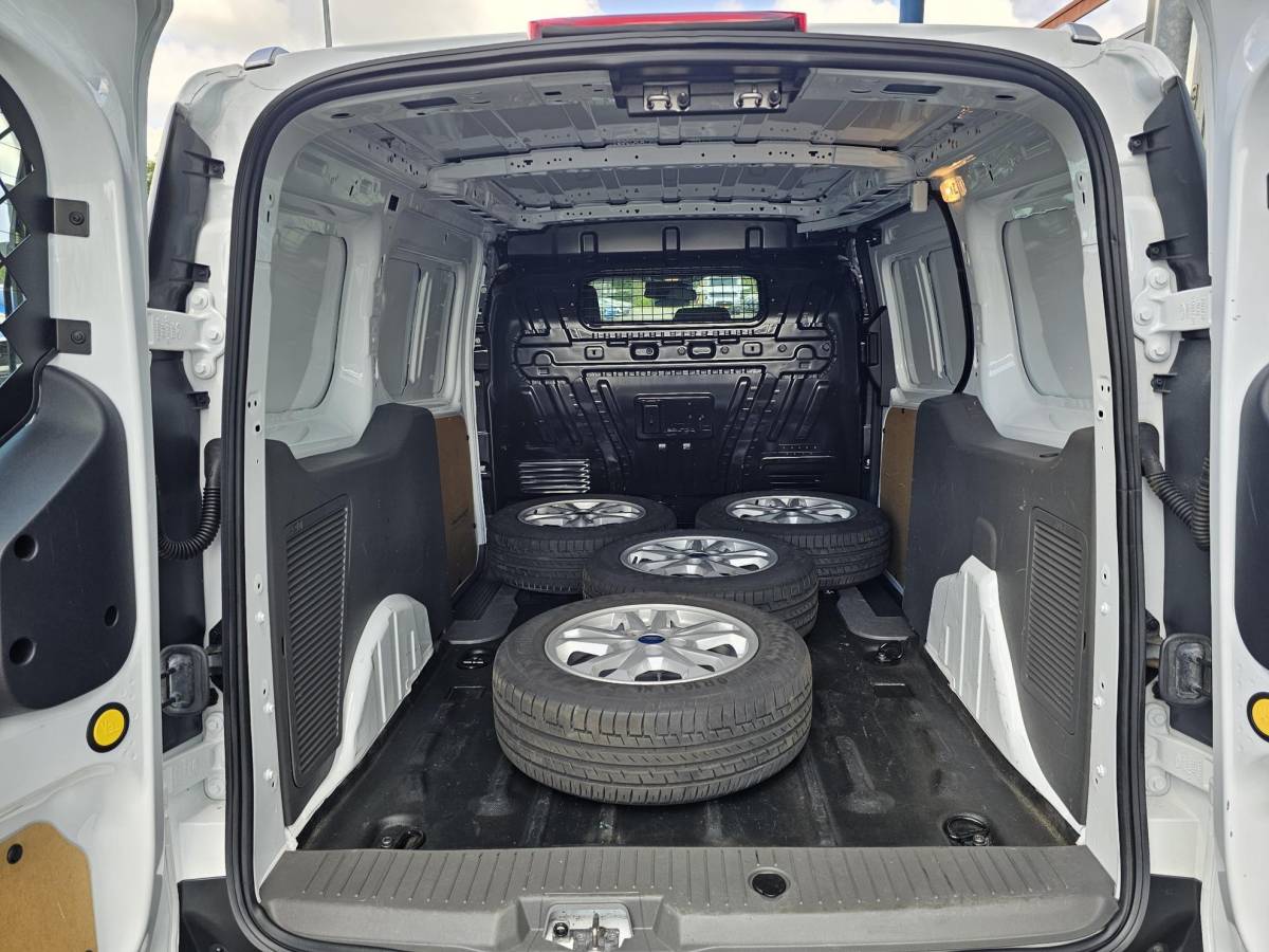 Ford Transit Connect Ford Transit Connect 1.5 EcoBlue L2 Trend 3 zitplaatsen | Navigatie | Achteruitrijcamera | Cruise control | Originele zomerset wordt nog gemonteerd