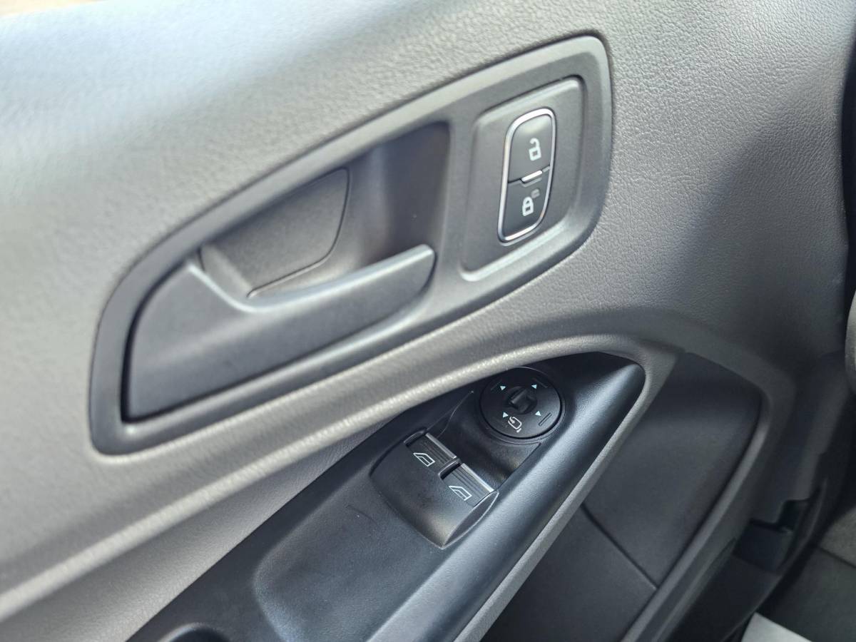 Ford Transit Connect Ford Transit Connect 1.5 EcoBlue L2 Trend 3 zitplaatsen | Navigatie | Achteruitrijcamera | Cruise control | Originele zomerset wordt nog gemonteerd