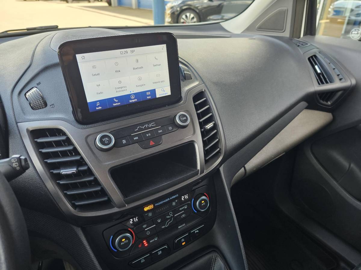 Ford Transit Connect Ford Transit Connect 1.5 EcoBlue L2 Trend 3 zitplaatsen | Navigatie | Achteruitrijcamera | Cruise control | Originele zomerset wordt nog gemonteerd