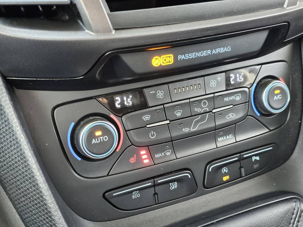 Ford Transit Connect Ford Transit Connect 1.5 EcoBlue L2 Trend 3 zitplaatsen | Navigatie | Achteruitrijcamera | Cruise control | Originele zomerset wordt nog gemonteerd