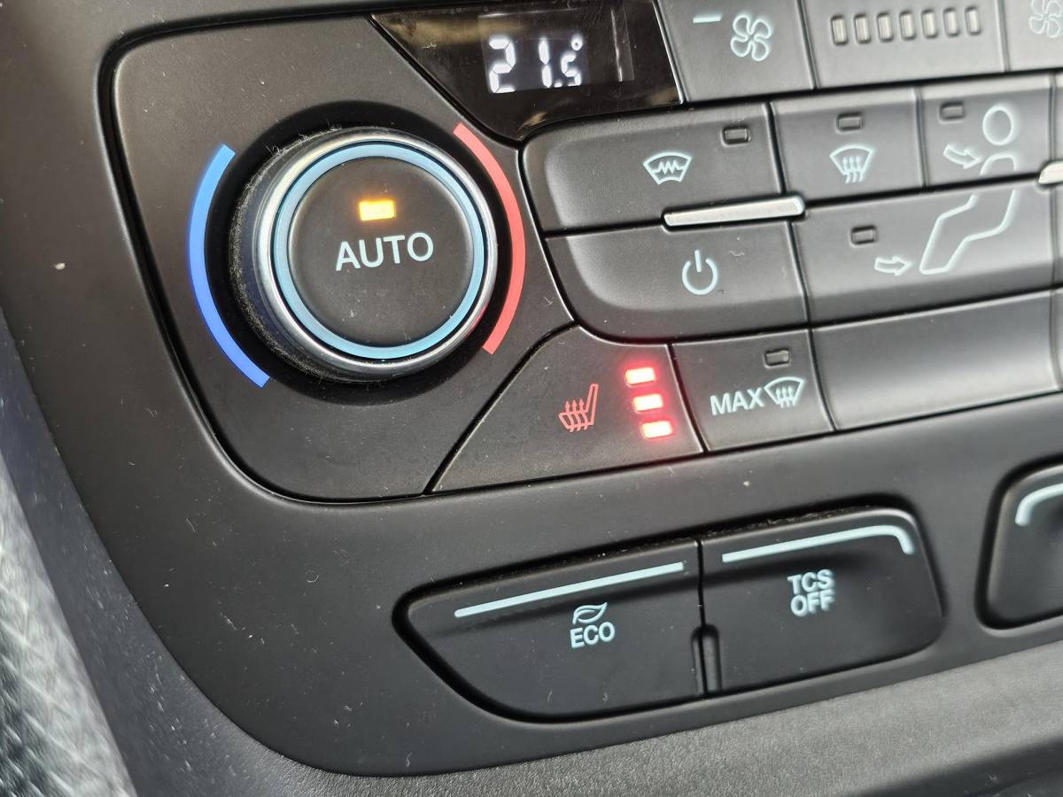 Ford Transit Connect Ford Transit Connect 1.5 EcoBlue L2 Trend 3 zitplaatsen | Navigatie | Achteruitrijcamera | Cruise control | Originele zomerset wordt nog gemonteerd
