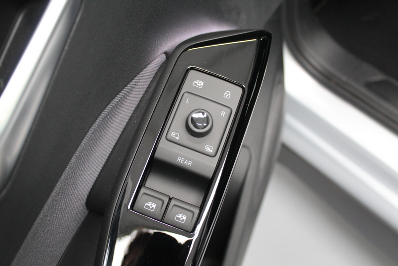 Volkswagen ID.3 Volkswagen ID.3 Pro 58 kWh 146PK, RIJKLAAR | SOH 95% |  STUUR/STOELVERWARMING | SFEERVERLICHTING | CARPLAY
