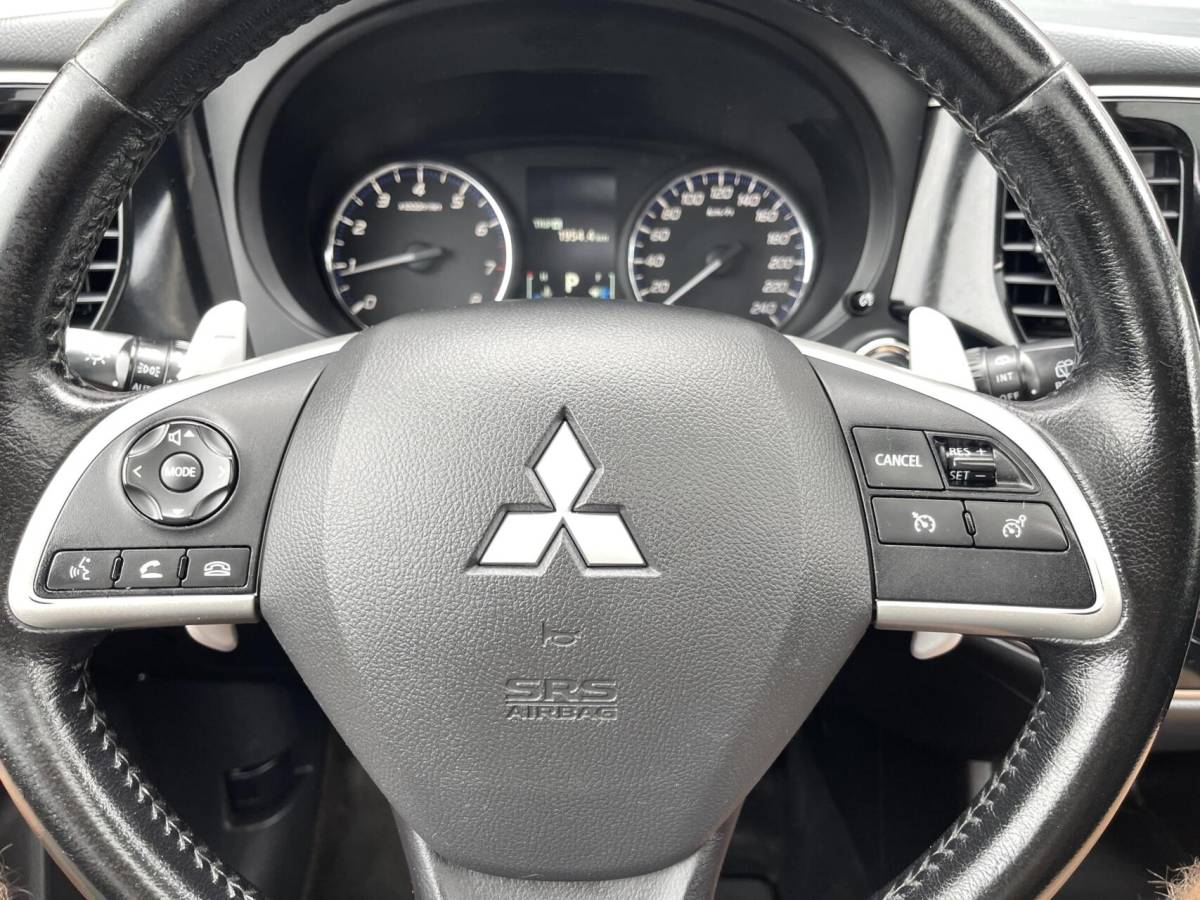 Mitsubishi Outlander Mitsubishi Outlander 2.0 Instyle AUT. 7-PEROONS|LEER|TREKHAAK|CAMERA|SCHUIFDAK|STOELVERWARMING|ROCKFORD FOSGATE