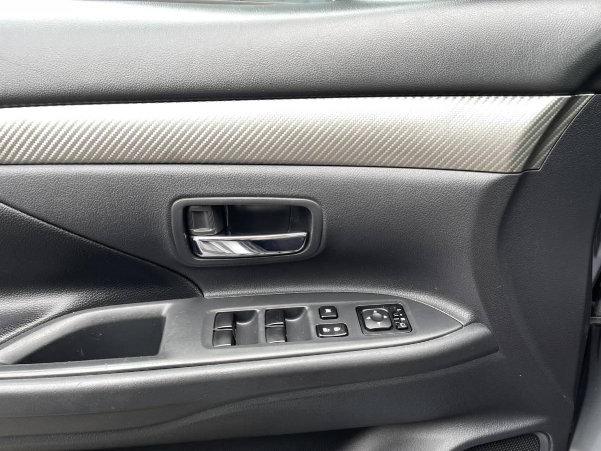 Mitsubishi Outlander Mitsubishi Outlander 2.0 Instyle AUT. 7-PEROONS|LEER|TREKHAAK|CAMERA|SCHUIFDAK|STOELVERWARMING|ROCKFORD FOSGATE