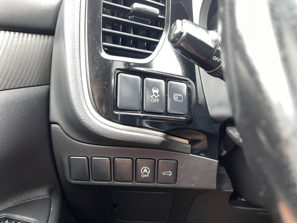 Mitsubishi Outlander Mitsubishi Outlander 2.0 Instyle AUT. 7-PEROONS|LEER|TREKHAAK|CAMERA|SCHUIFDAK|STOELVERWARMING|ROCKFORD FOSGATE