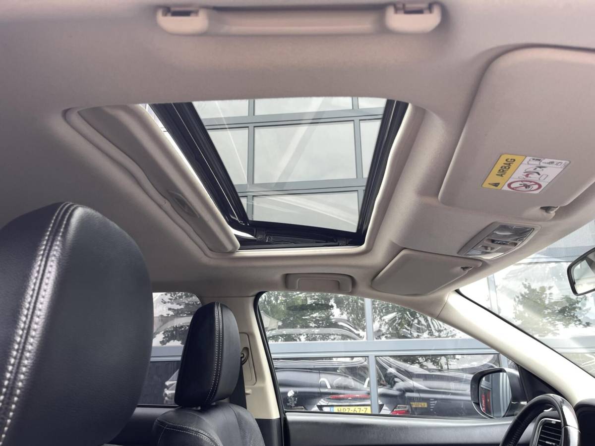 Mitsubishi Outlander Mitsubishi Outlander 2.0 Instyle AUT. 7-PEROONS|LEER|TREKHAAK|CAMERA|SCHUIFDAK|STOELVERWARMING|ROCKFORD FOSGATE