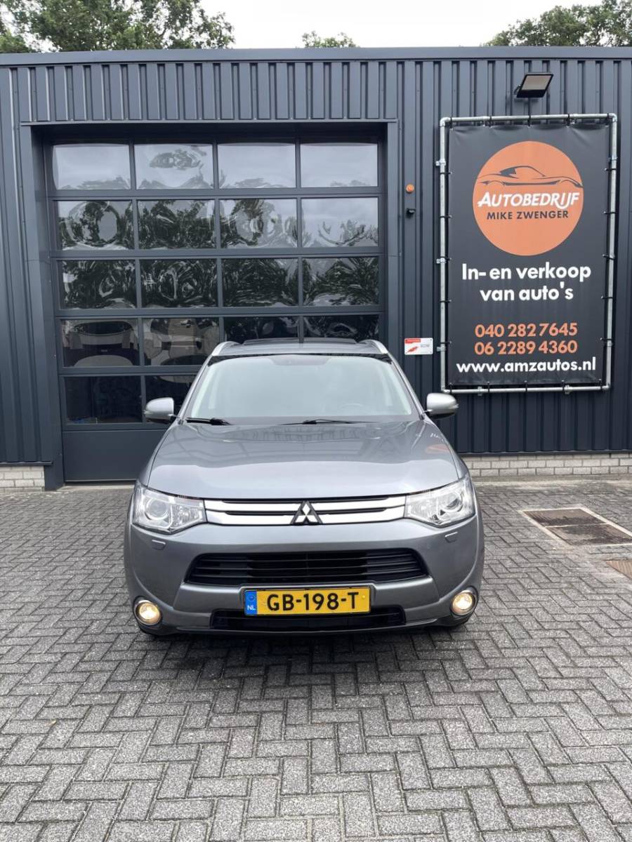 Mitsubishi Outlander Mitsubishi Outlander 2.0 Instyle AUT. 7-PEROONS|LEER|TREKHAAK|CAMERA|SCHUIFDAK|STOELVERWARMING|ROCKFORD FOSGATE