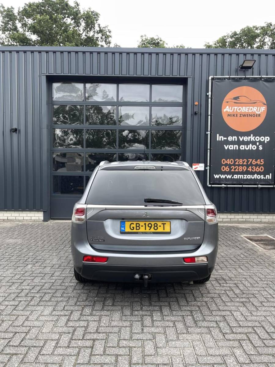 Mitsubishi Outlander Mitsubishi Outlander 2.0 Instyle AUT. 7-PEROONS|LEER|TREKHAAK|CAMERA|SCHUIFDAK|STOELVERWARMING|ROCKFORD FOSGATE