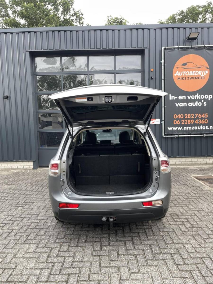 Mitsubishi Outlander Mitsubishi Outlander 2.0 Instyle AUT. 7-PEROONS|LEER|TREKHAAK|CAMERA|SCHUIFDAK|STOELVERWARMING|ROCKFORD FOSGATE