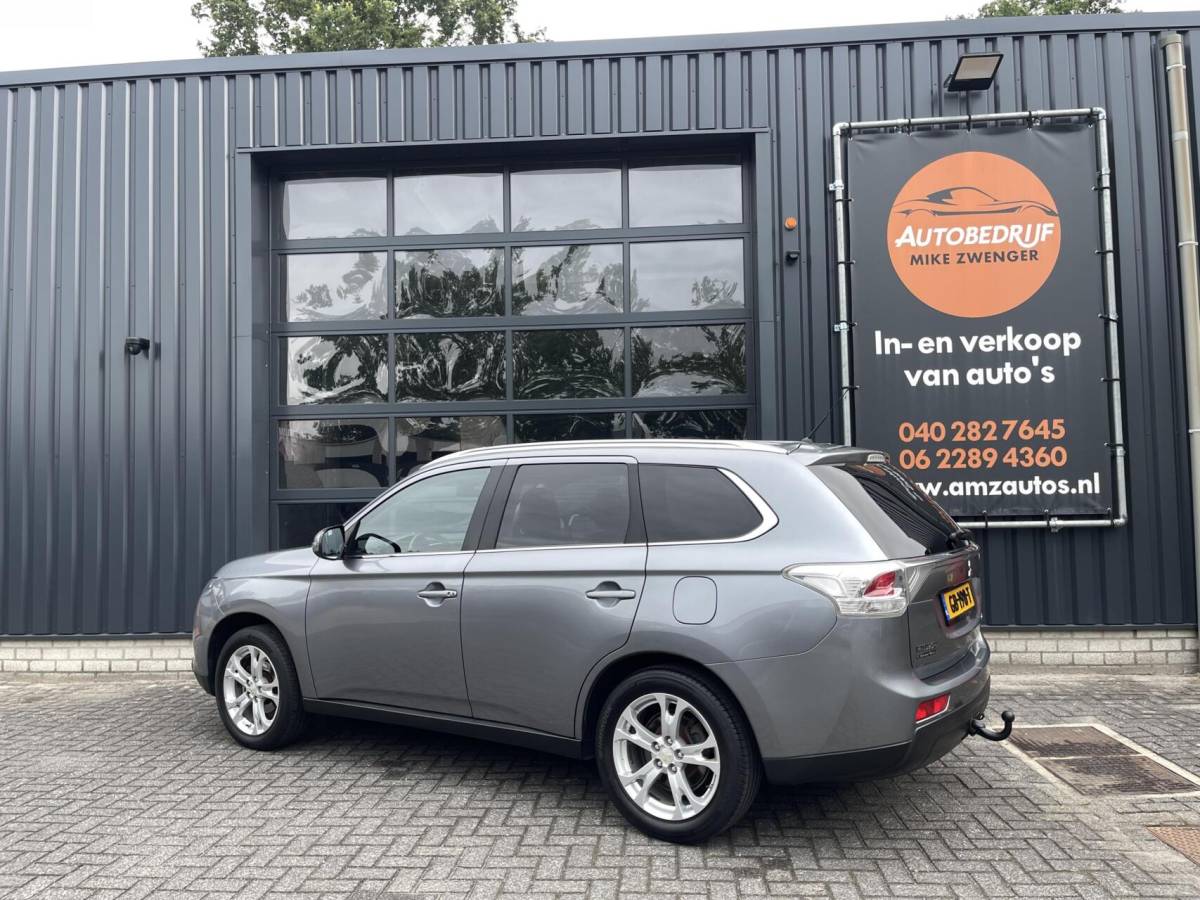 Mitsubishi Outlander Mitsubishi Outlander 2.0 Instyle AUT. 7-PEROONS|LEER|TREKHAAK|CAMERA|SCHUIFDAK|STOELVERWARMING|ROCKFORD FOSGATE