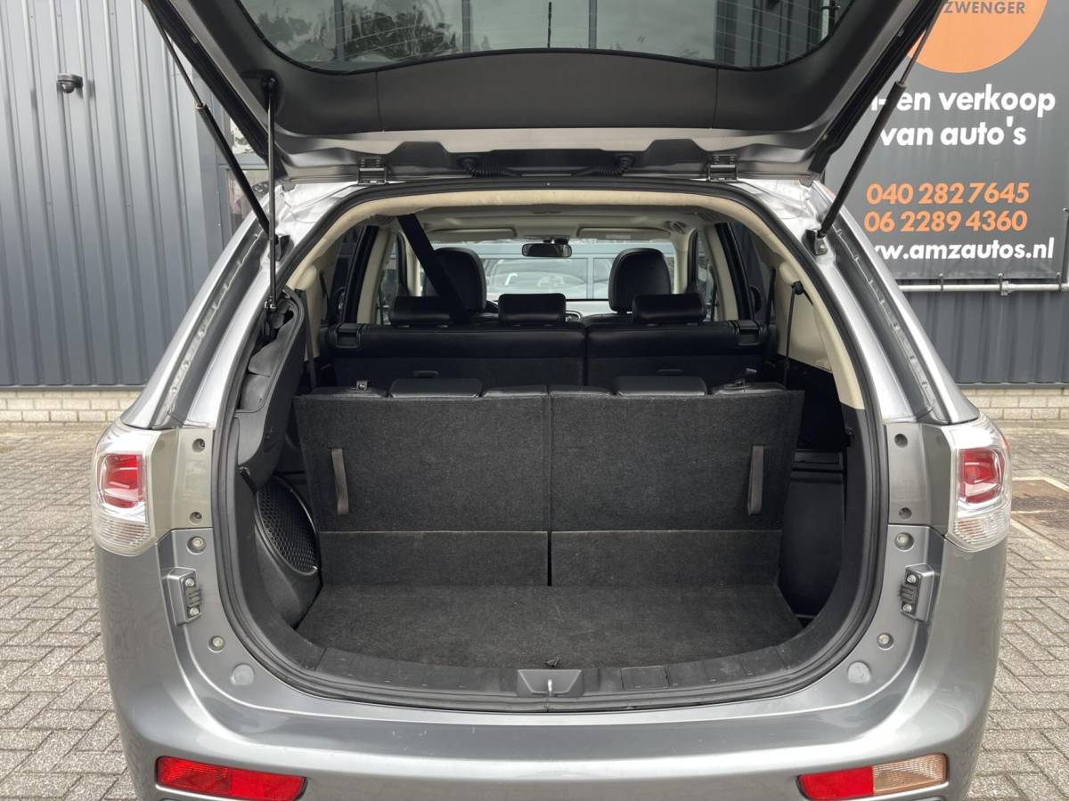 Mitsubishi Outlander Mitsubishi Outlander 2.0 Instyle AUT. 7-PEROONS|LEER|TREKHAAK|CAMERA|SCHUIFDAK|STOELVERWARMING|ROCKFORD FOSGATE