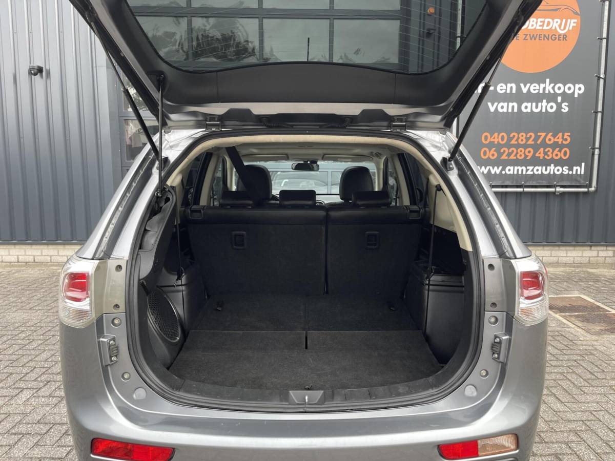 Mitsubishi Outlander Mitsubishi Outlander 2.0 Instyle AUT. 7-PEROONS|LEER|TREKHAAK|CAMERA|SCHUIFDAK|STOELVERWARMING|ROCKFORD FOSGATE