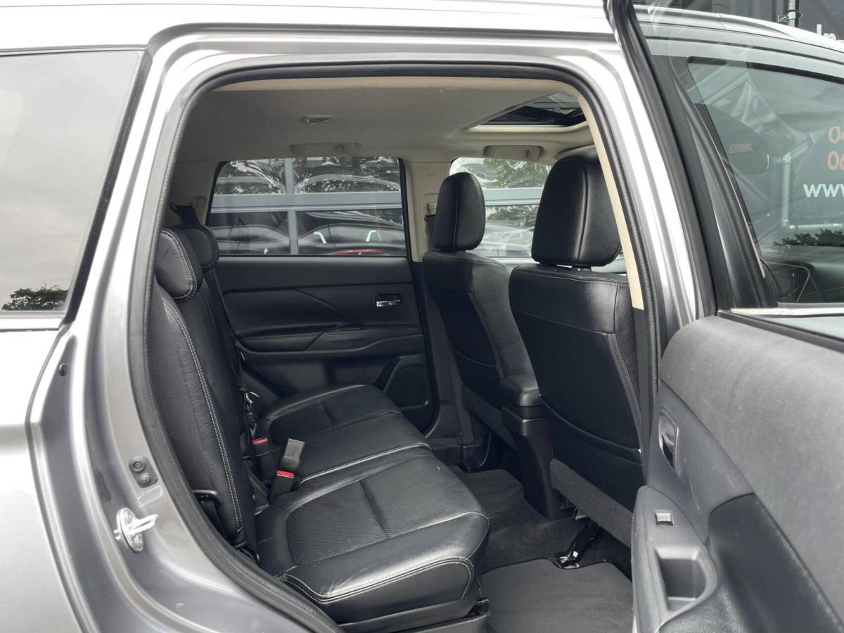 Mitsubishi Outlander Mitsubishi Outlander 2.0 Instyle AUT. 7-PEROONS|LEER|TREKHAAK|CAMERA|SCHUIFDAK|STOELVERWARMING|ROCKFORD FOSGATE