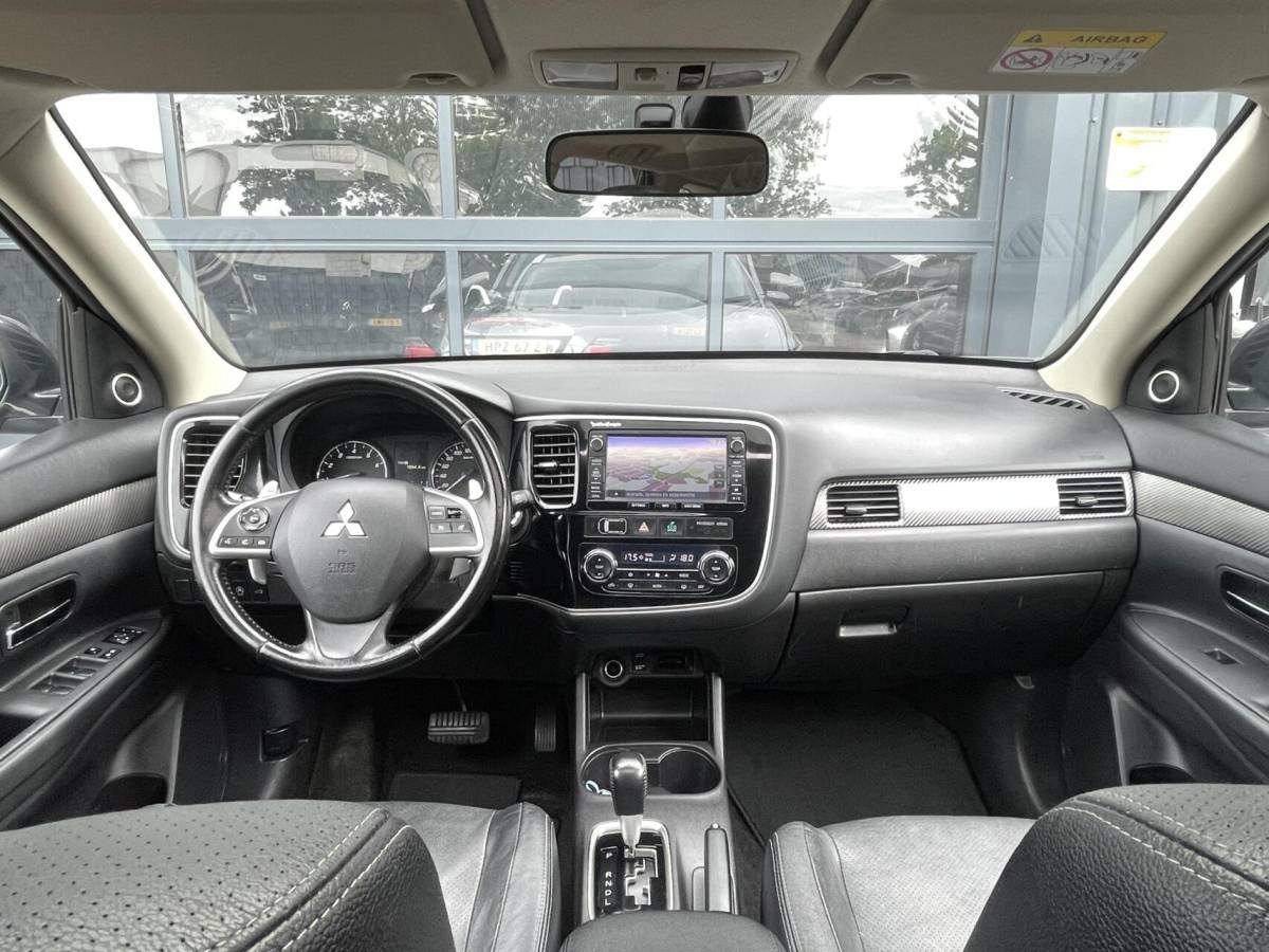 Mitsubishi Outlander Mitsubishi Outlander 2.0 Instyle AUT. 7-PEROONS|LEER|TREKHAAK|CAMERA|SCHUIFDAK|STOELVERWARMING|ROCKFORD FOSGATE