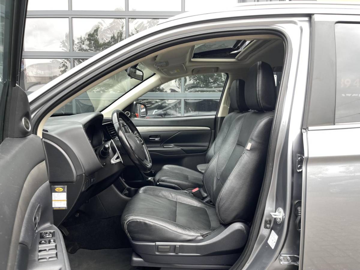 Mitsubishi Outlander Mitsubishi Outlander 2.0 Instyle AUT. 7-PEROONS|LEER|TREKHAAK|CAMERA|SCHUIFDAK|STOELVERWARMING|ROCKFORD FOSGATE