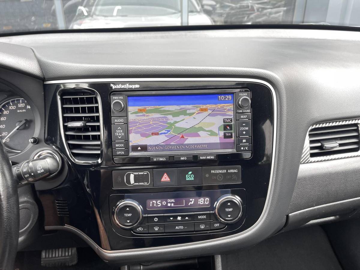 Mitsubishi Outlander Mitsubishi Outlander 2.0 Instyle AUT. 7-PEROONS|LEER|TREKHAAK|CAMERA|SCHUIFDAK|STOELVERWARMING|ROCKFORD FOSGATE