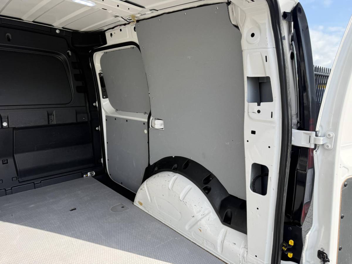 Volkswagen Caddy Volkswagen Caddy Cargo 2.0 TDI Comfort Camera, PDC, Armsteun Carplay