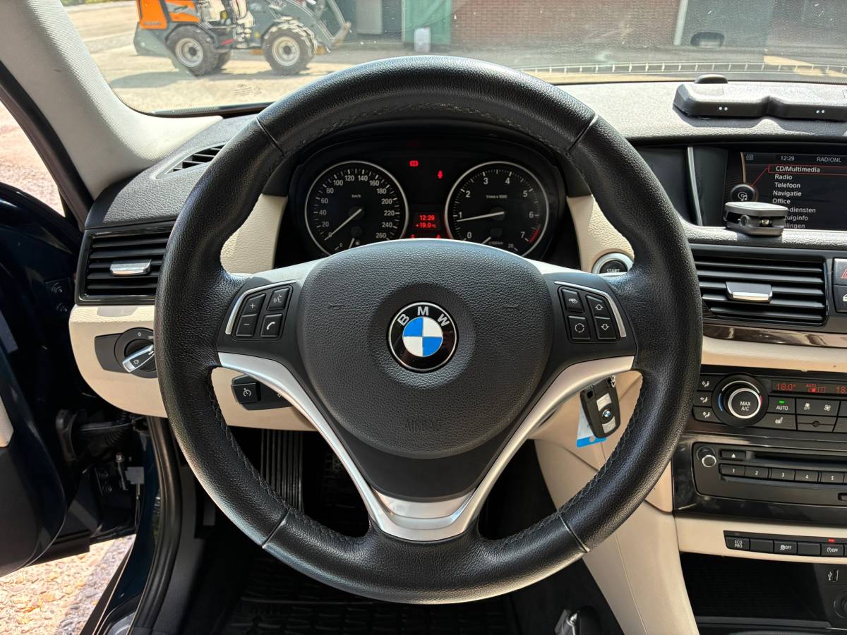 BMW X1 BMW X1 SDrive20i Upgrade Edition | Navi + Leder + Cruise Nu € 9.975,-!!!