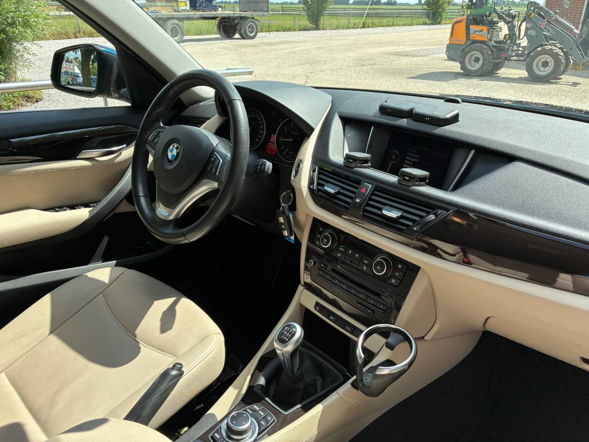 BMW X1 BMW X1 SDrive20i Upgrade Edition | Navi + Leder + Cruise Nu € 9.975,-!!!