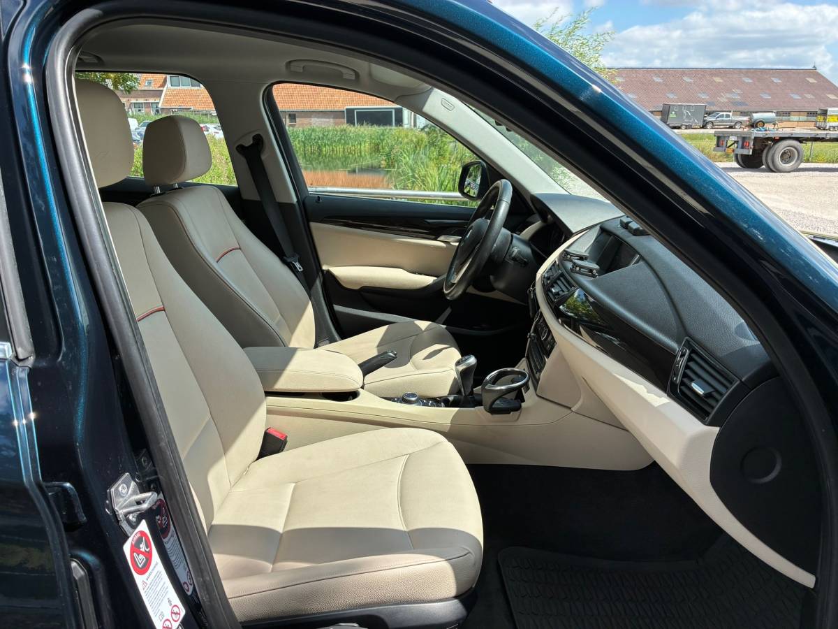 BMW X1 BMW X1 SDrive20i Upgrade Edition | Navi + Leder + Cruise Nu € 9.975,-!!!