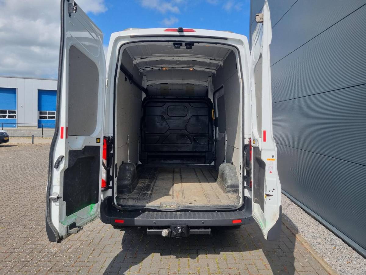Ford Transit Ford Transit 2.0 TDCI L2H2 Airco Cruise 130pk 2750kg trek